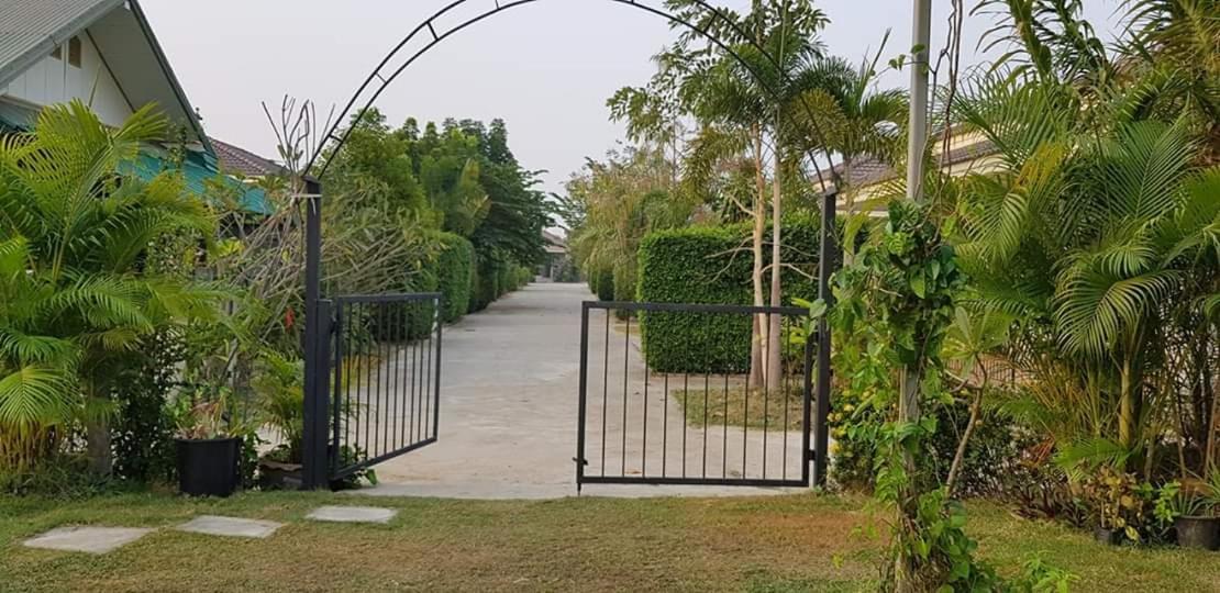 Nadee Resort Udon Thani Extérieur photo